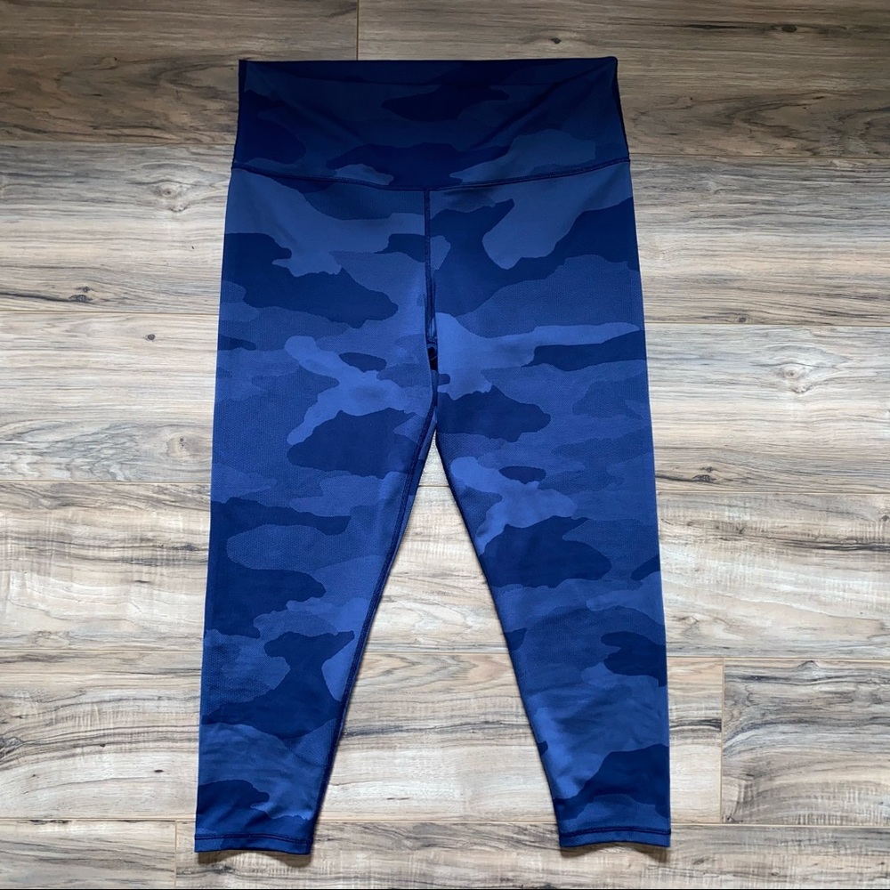 Aerie Play Textured Camo High Waisted 7/8 Legging